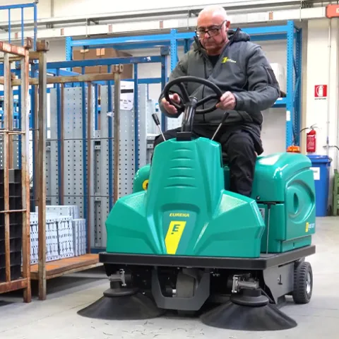 Spazzatrice Rider 1201 per reparti di assemblaggio