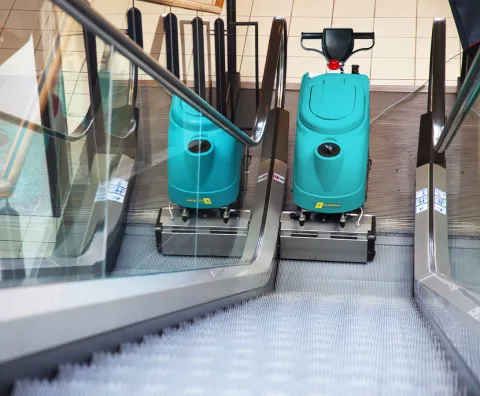 Máquina semi-automática EC52 para la limpieza de escaleras mecánicas