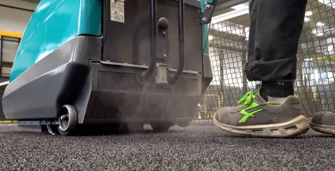 spazzatrice con kit pulizia