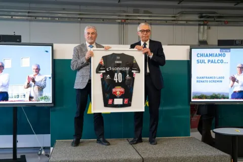 Scremin e Lago - maglia commemorativa Imoco Volley, per i 40 anni di Eureka