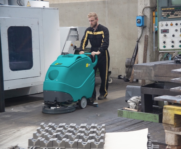 Industrial scrubber dryer E50 for workshop cleaning