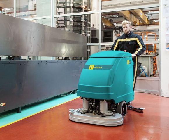 Lavasciuga industriale E81 pulizia officina