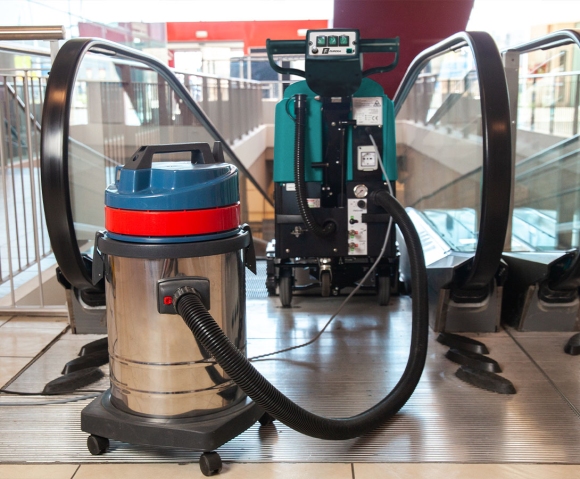 Puliscale mobili EC52 con aspirapolvere