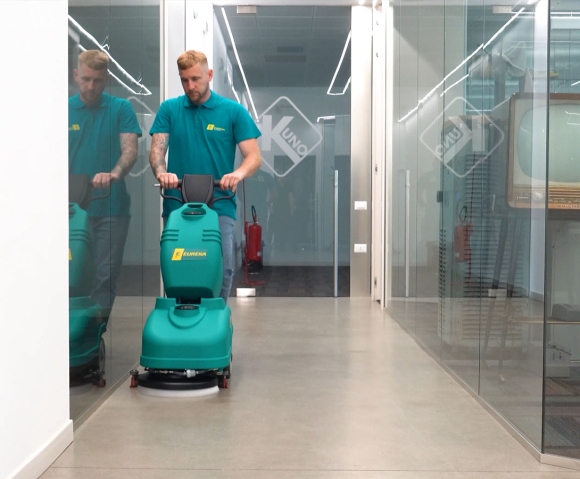 Lavasciuga pavimenti E36 per pulizia spazi condominiali