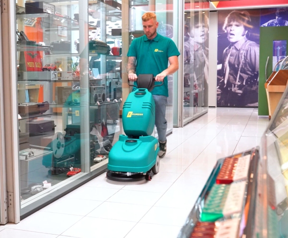 Lavasciuga professionale E36 per la pulizia di negozi
