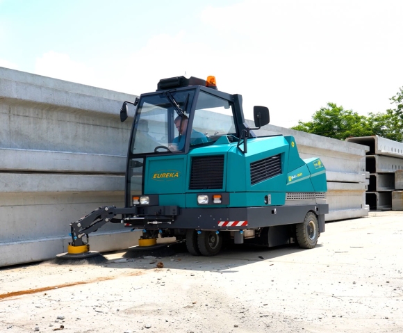 Spazzatrice industriale Bull 200 con grande capienza del contenitore rifiuti