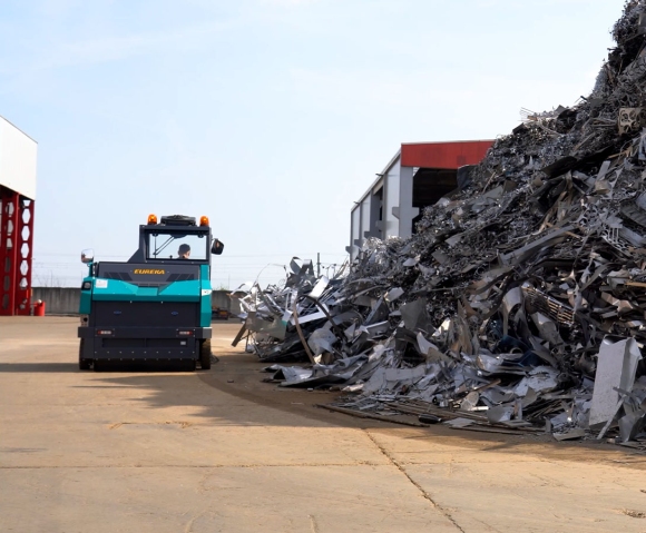 Spazzatrice industriale BULL 200 per la raccolta di rottami ferrosi