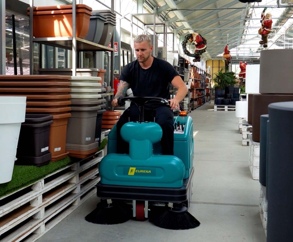 Tigra spazzatrice uomo a bordo di dimensioni compatte